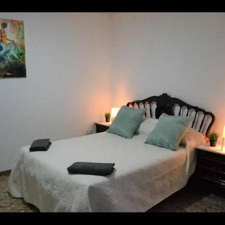1 Bedroom With Gallery Balcony Free Netflix, Air Conditioning *