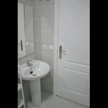 1 Bedroom With Gallery Balcony Free Netflix, Air Conditioning *