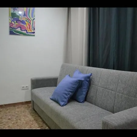 1 Bedroom With Gallery Balcony Free Netflix, Air Conditioning Apartment