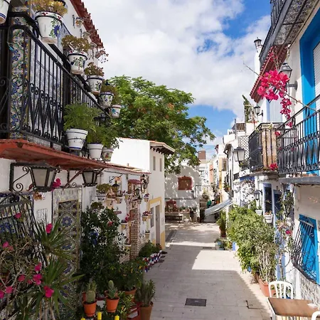 1 Bedroom With Gallery Balcony Free Netflix, Air Conditioning