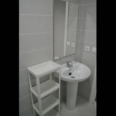 Apartment 1 Bedroom With Gallery Balcony Free Netflix, Air Conditioning *