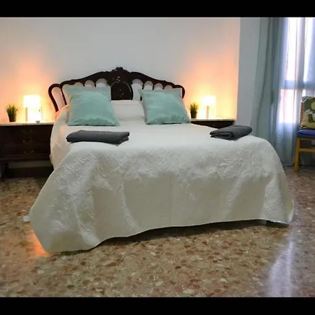 1 Bedroom With Gallery Balcony Free Netflix, Air Conditioning Alicante