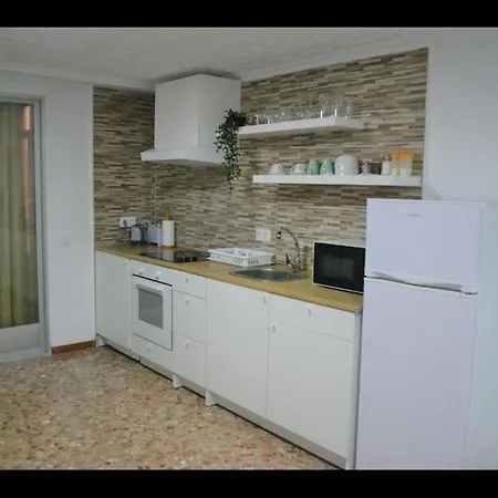 1 Bedroom With Gallery Balcony Free Netflix, Air Conditioning Apartment *